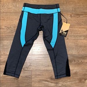 NWT 90° Degree by Reflex Athletic Capris (XS)